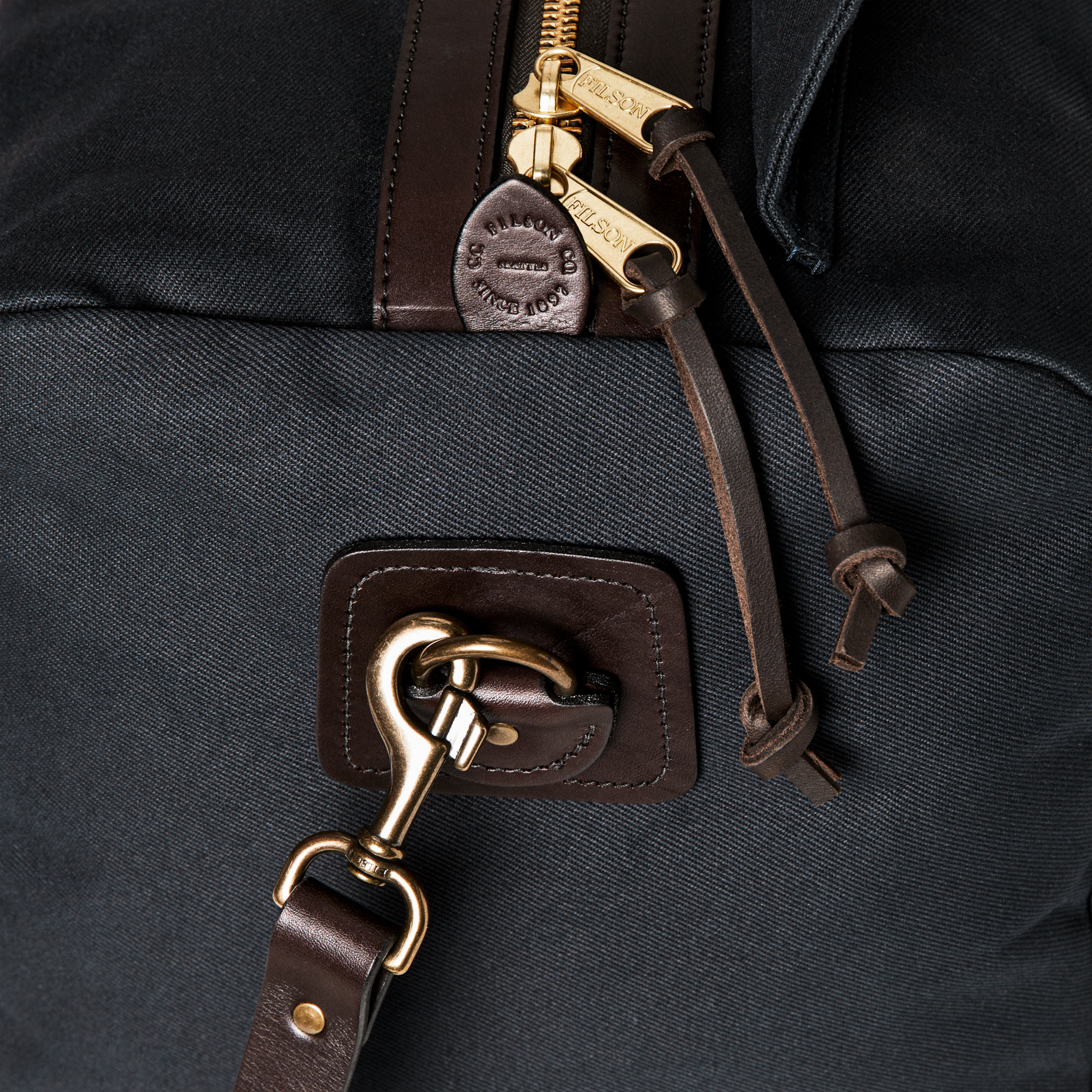 Alternate view of the Cozyhomegoodmark Medium Rugged Twill Duffle Bag - Navy