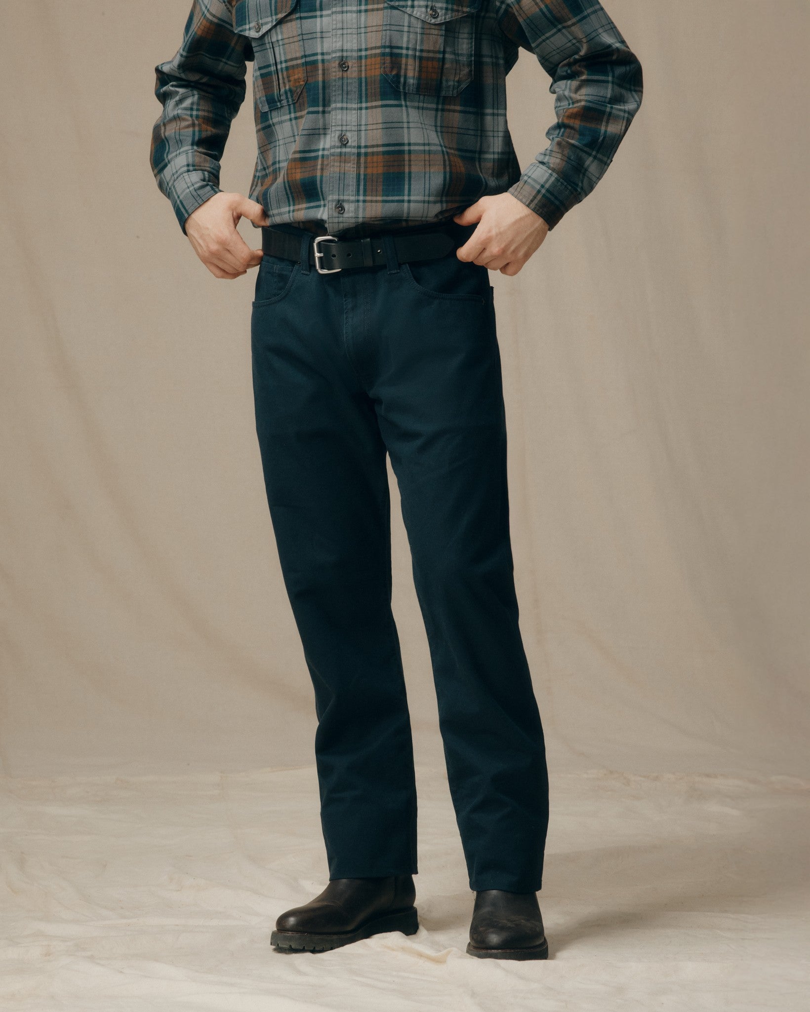 DEVIN is 6' wearing a size Medium